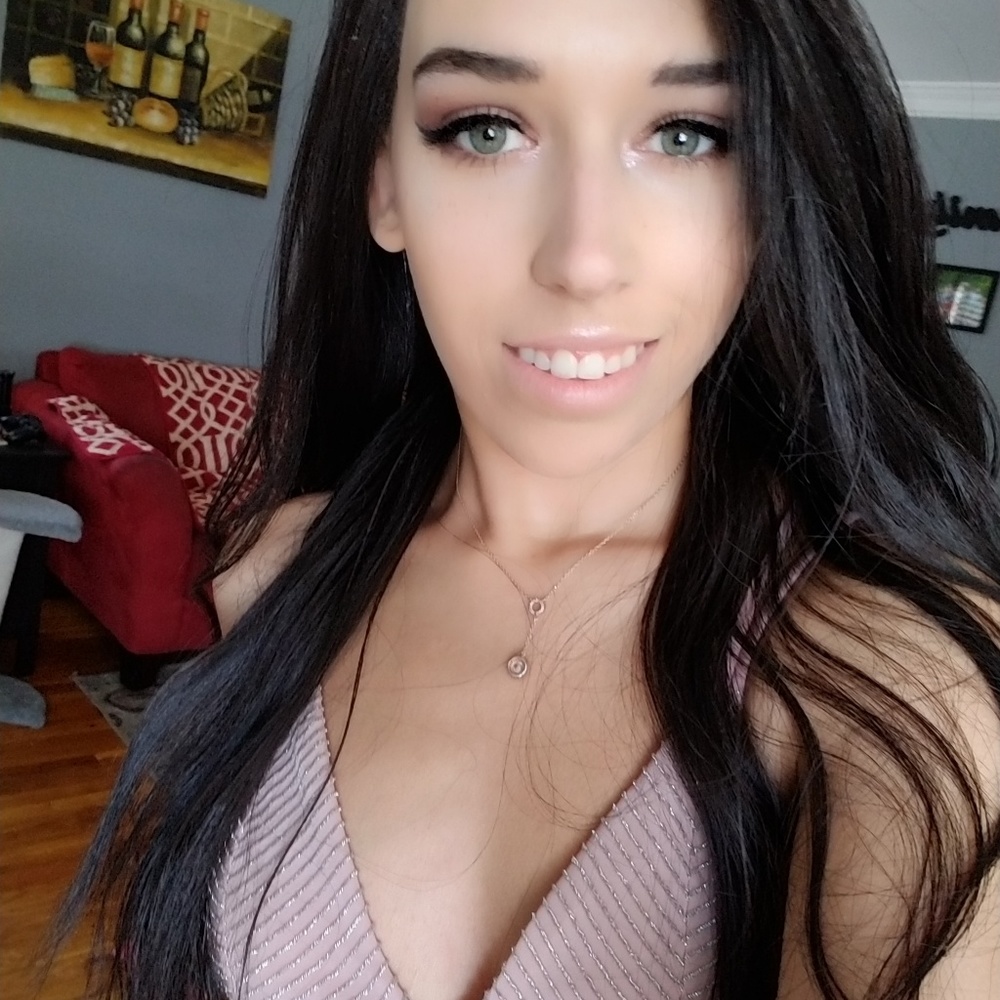 24" Black Wavy Lace Front Wig | BELLA - Picture 6 of 8
